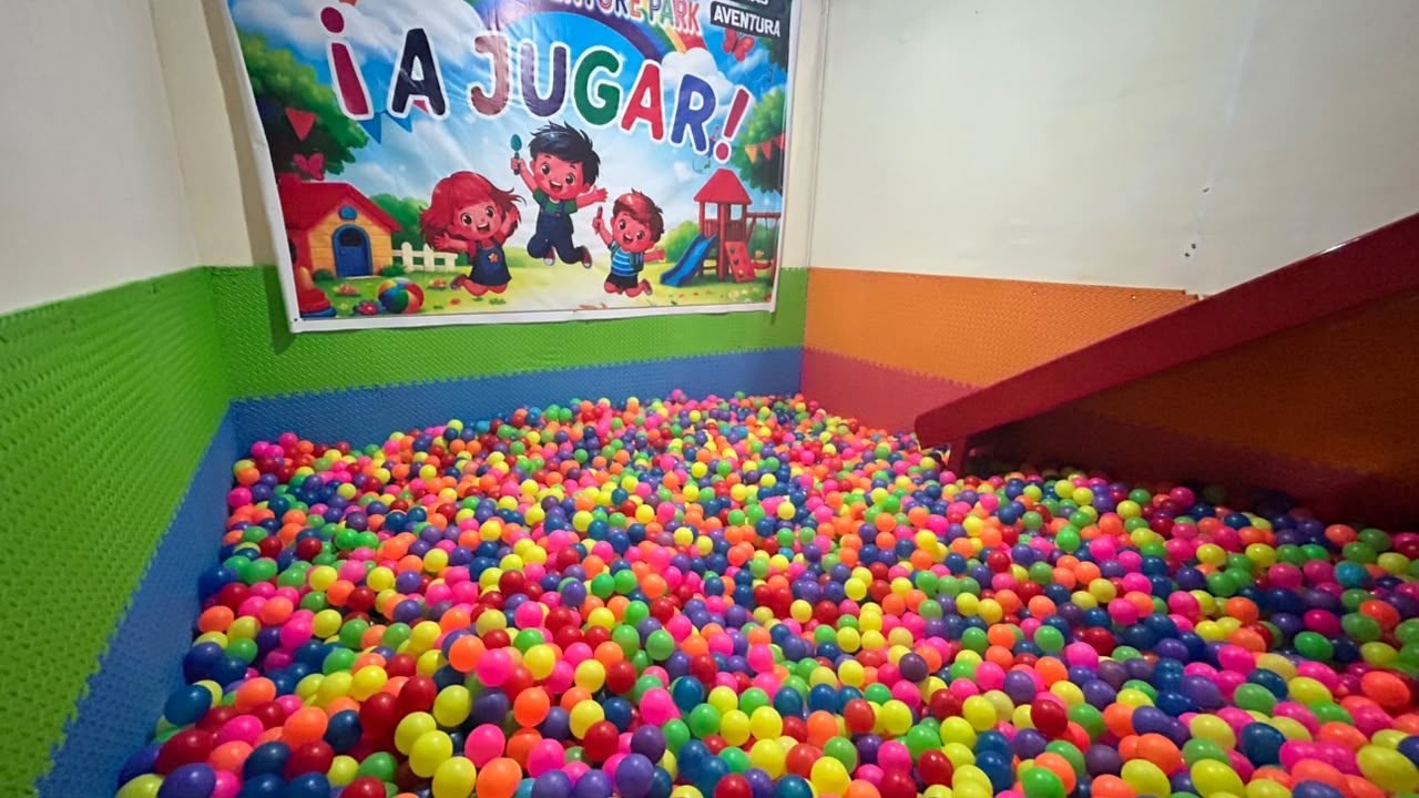 Piscina de pelotas en Club Adventure Park